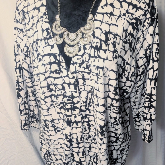 Northcrest Tops - Northcrest Black and White Patterned Blouse
